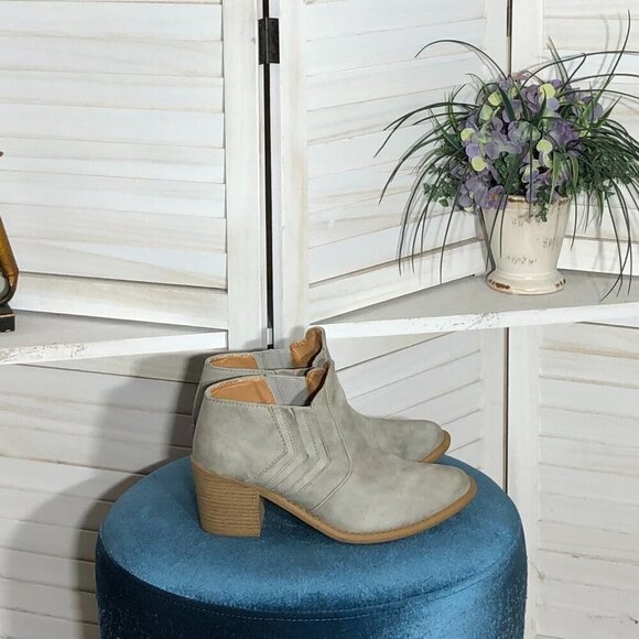 Qupid Cowboy Ankle Boots Leather Taupe Gray Block Heel Size 8 - Picture 4 of 5